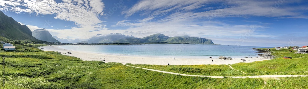 Eeißer Sandstrand auf den Lofoten