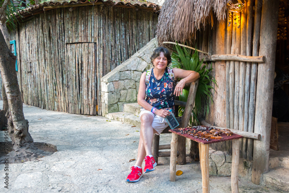 Mujer en viaje de turismo Mujer en viaje de turismo