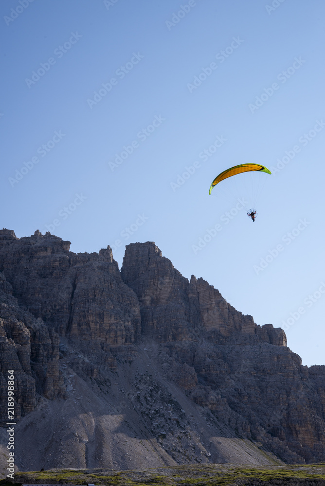 Parapendio sulle Dolomiti, Italia Parapendio sulle Dolomiti, Italia