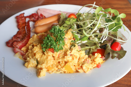 omelette , omelet or scrambled egg