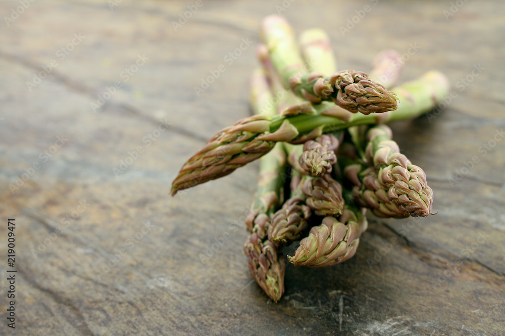 preparing fresh asparagus spears preparing fresh asparagus spears