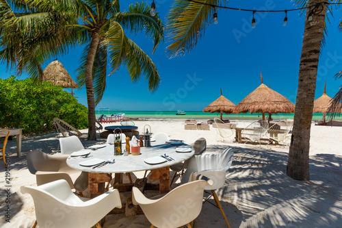 Fototapeta Naklejka Na Ścianę i Meble -  Tropical beach setting on Isla Holbox, Mexico
