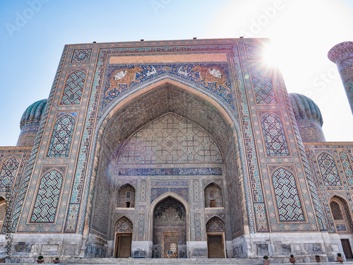 Sher-Dor Madrasah, Registan, famous landmark of Samarkand, Uzbekistan