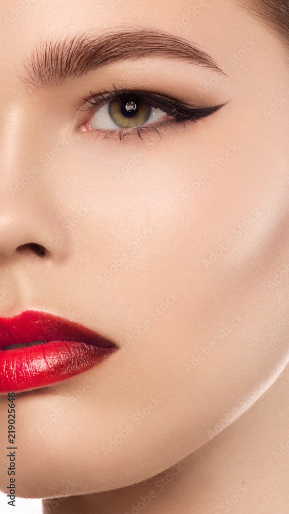 Mascara Applying. Long Lashes closeup. Mascara Brush. Eyelashes extensions. Makeup for Blue Eyes. Eye Make up Apply,red lips Mascara Applying. Long Lashes closeup. Mascara Brush. Eyelashes extensions. Makeup for Blue Eyes. Eye Make up Apply,red lips