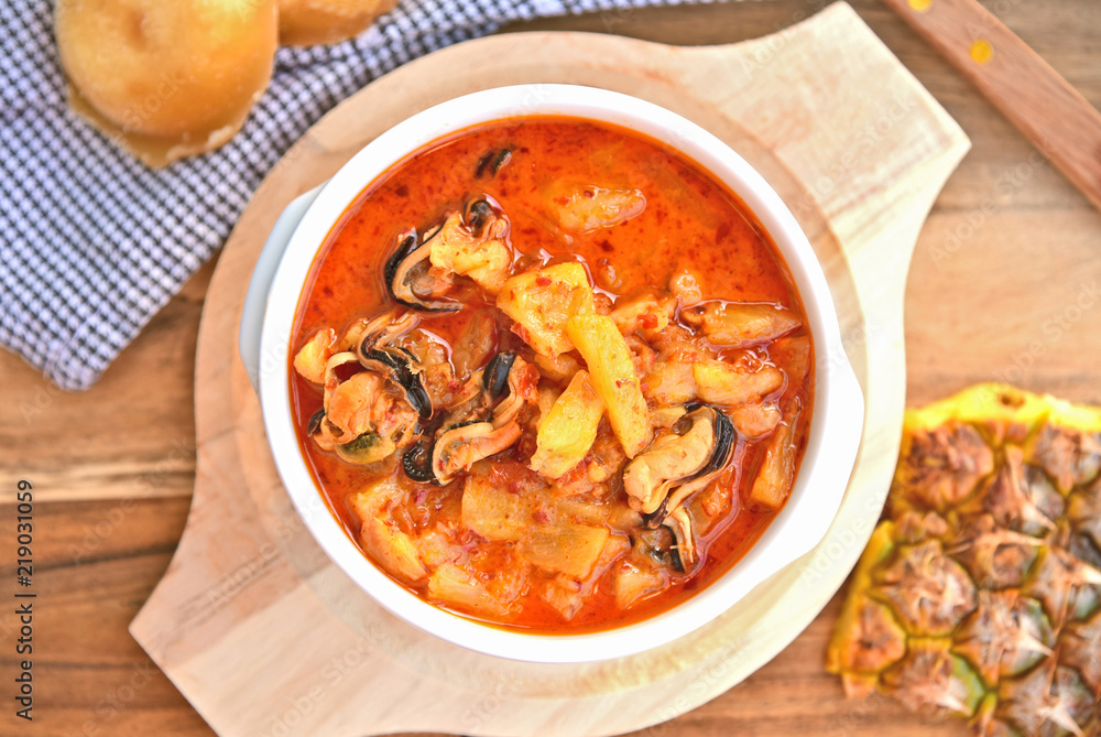 Pineapple and Mussel Curry coconut soup (Thai name is Gang Kua Supparod) Pineapple and Mussel Curry coconut soup (Thai name is Gang Kua Supparod)