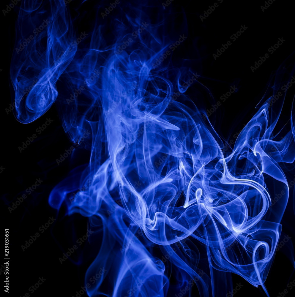 Obraz premium Blue smoke on black background