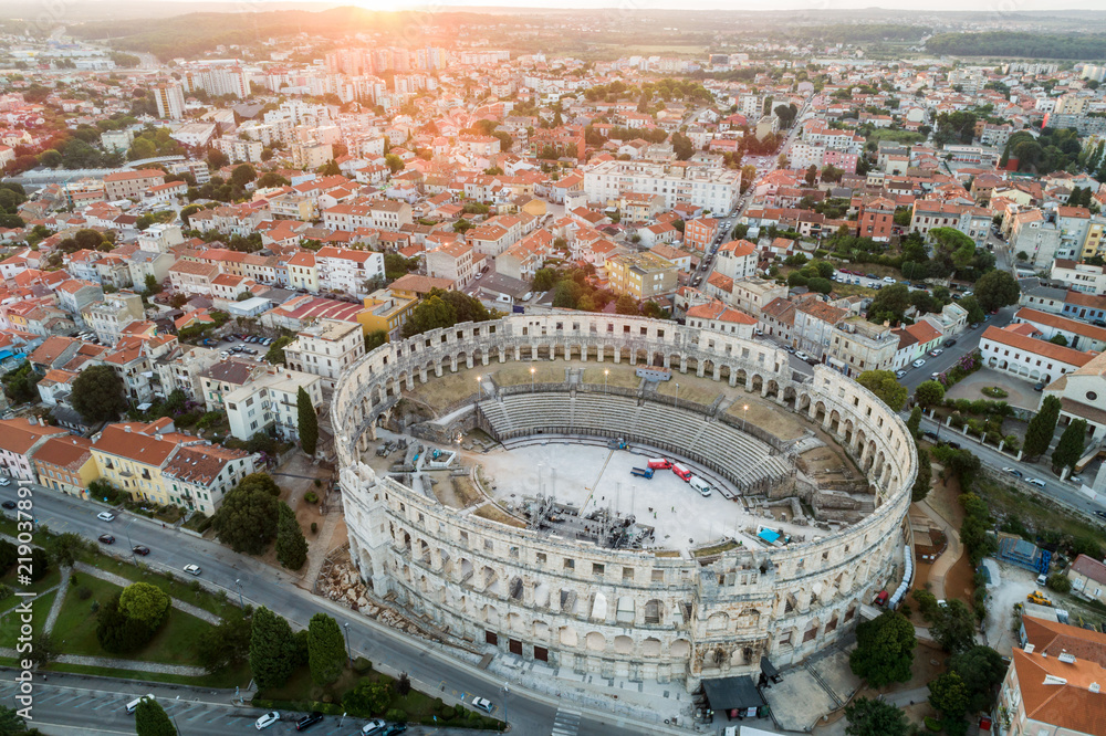 Obraz premium Roman Colosseum in Pula, Croatia at sunrise