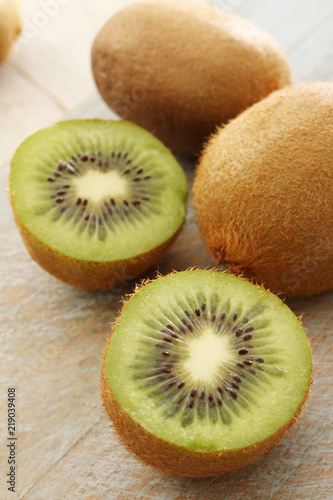 preparing fresh kiwi fruit