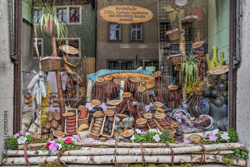 Die Schaufensterauslage einer fränkischen Metzgerei photo