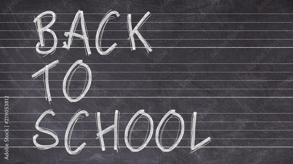 Obraz premium Back to school text on blackboard