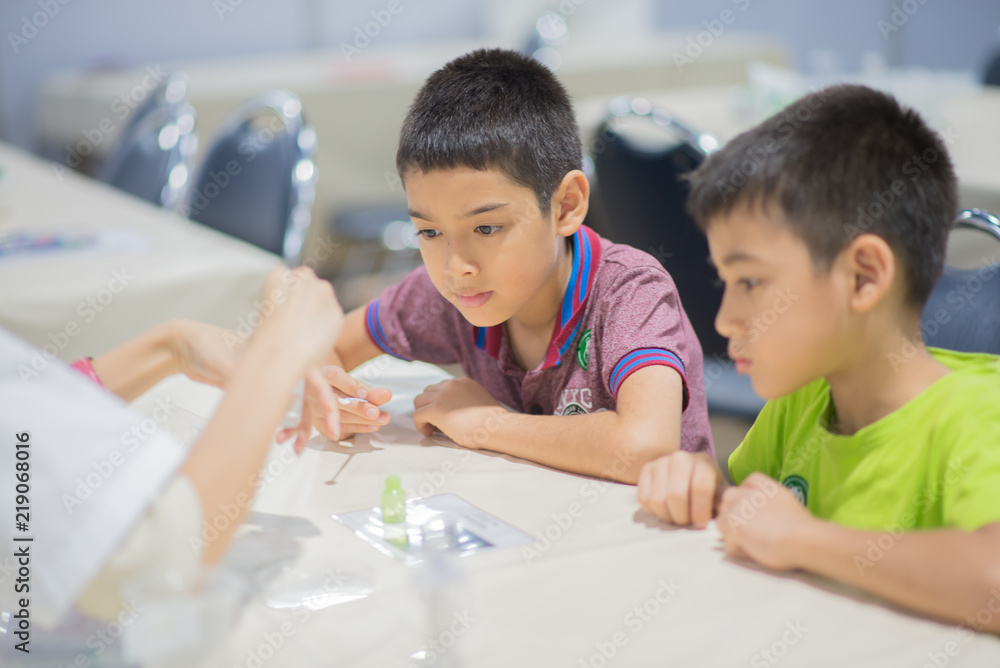 Students in the science class test reaction of an Acid and Carbonate Students in the science class test reaction of an Acid and Carbonate