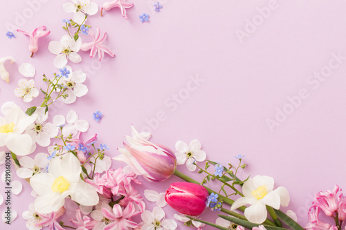 Fototapeta Naklejka Na Ścianę i Meble -  beautiful spring flowers on paper background