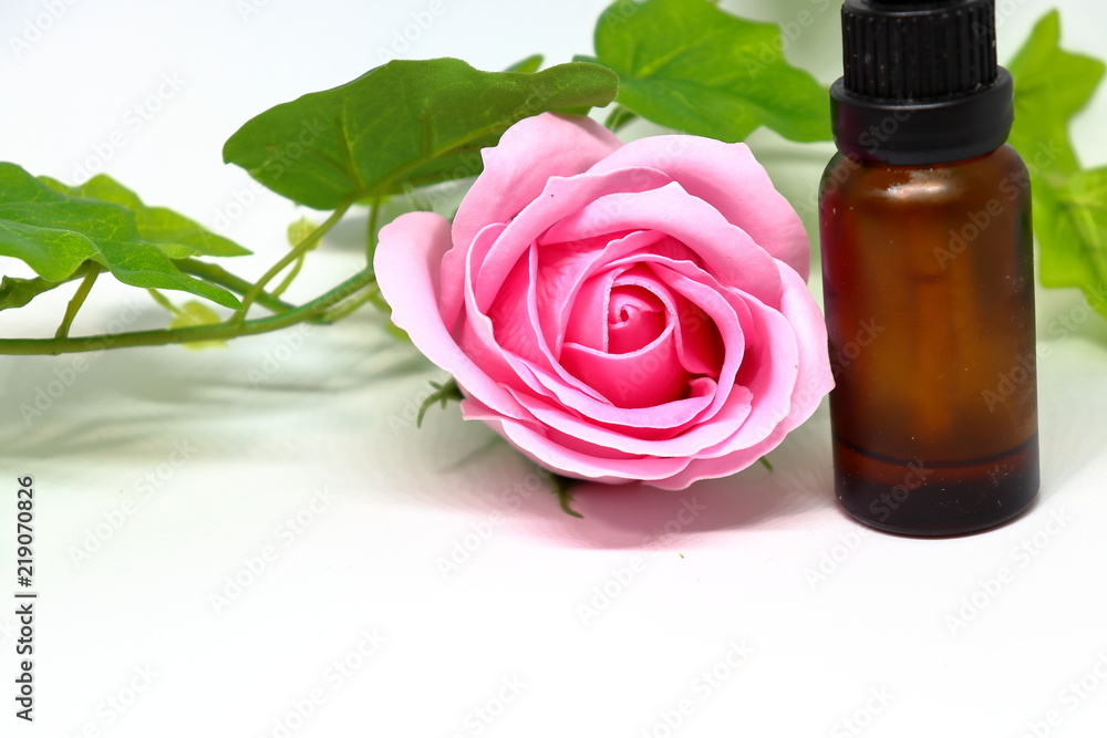 オイルの瓶と薔薇 オイルの瓶と薔薇