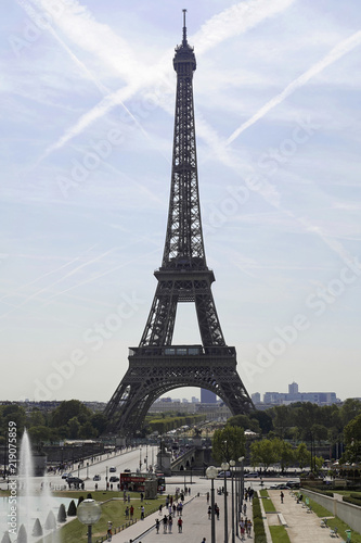 Fototapeta Naklejka Na Ścianę i Meble -  Eiffelturm, Tour Eiffel, Champs de Mars, Paris, Île-de-France, Frankreich, Europa