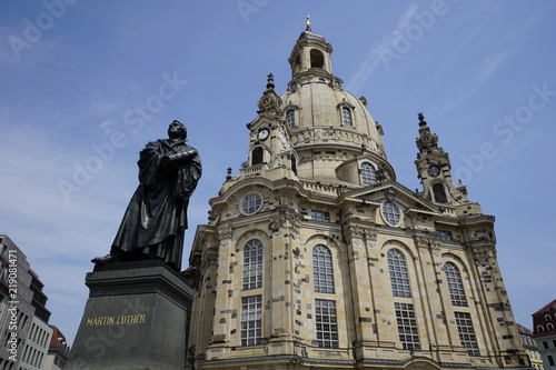 Dresdner Frauenkirche und Lutherdenkmal