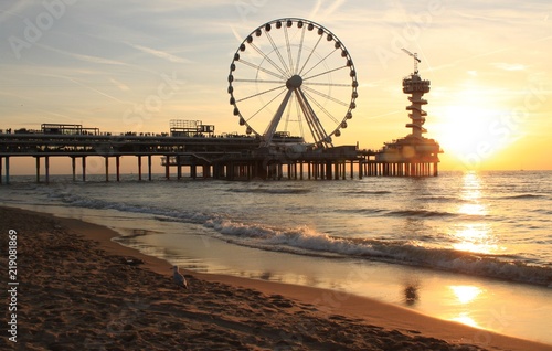 Quadro em tela Sommerabend am Pier in Scheveningen