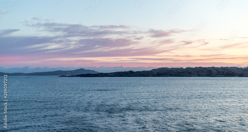 Sonnenuntergang in den Fjorden Norwegens