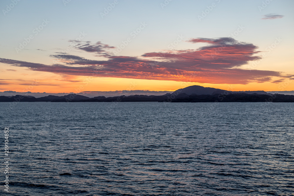 Sonnenuntergang in den Fjorden Norwegens