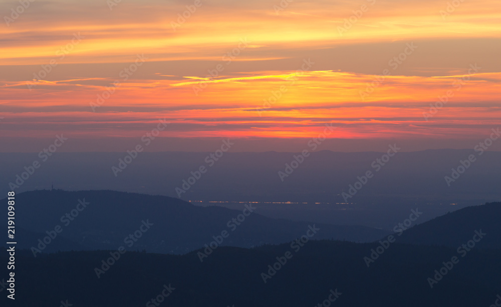 Traumhafter Sonnenuntergang im Schwarzwald Hohloturm Kaltenbronn