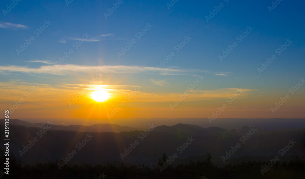 Traumhafter Sonnenuntergang im Schwarzwald Hohloturm Kaltenbronn