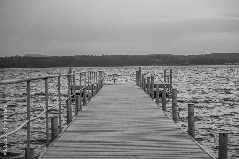Black/white pier