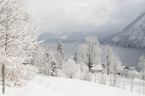 Blick auf den Grundlsee im Winter