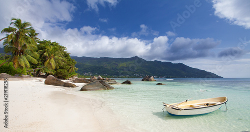 Plage paradisiaque de Beau Vallon, Seychelles