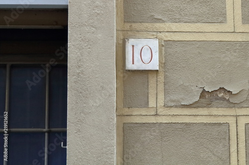 10 numero civico di casa antica, dieci concetto photo