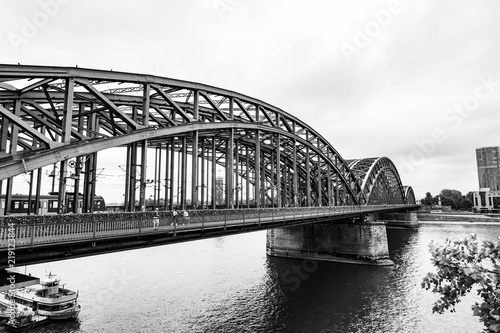 Hohenzollern Brücke Köln © creativemariolorek