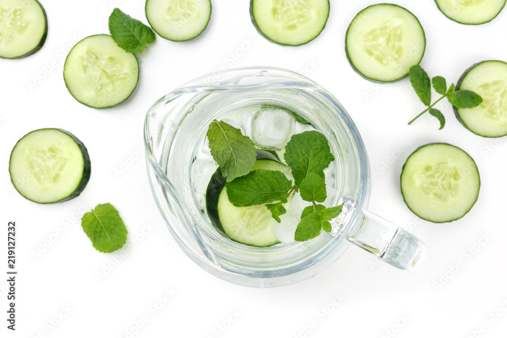 Obraz premium Cucumber and mint lemonade in a jar on a white background with place for text