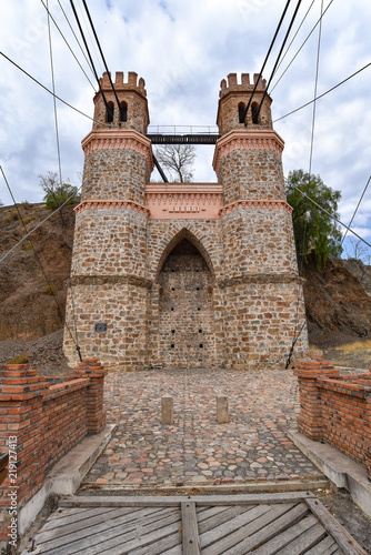 Schilderij op canvas Puente Sucre (or Puente Mendes), an old suspension bridge built in 1890 spanning the Rio Pilcomayo in the Chuquisaca Department of Bolivia