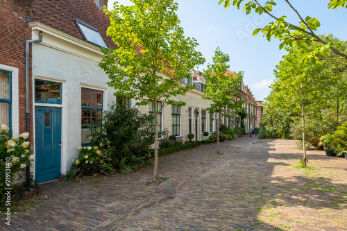 Picturesque old houses in the center of Delft, the Netherlands © FotoCorn