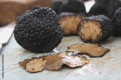Φωτογραφία fresh black truffle