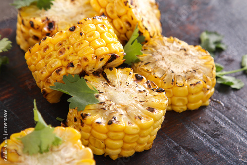 cooked corn on the cob photo