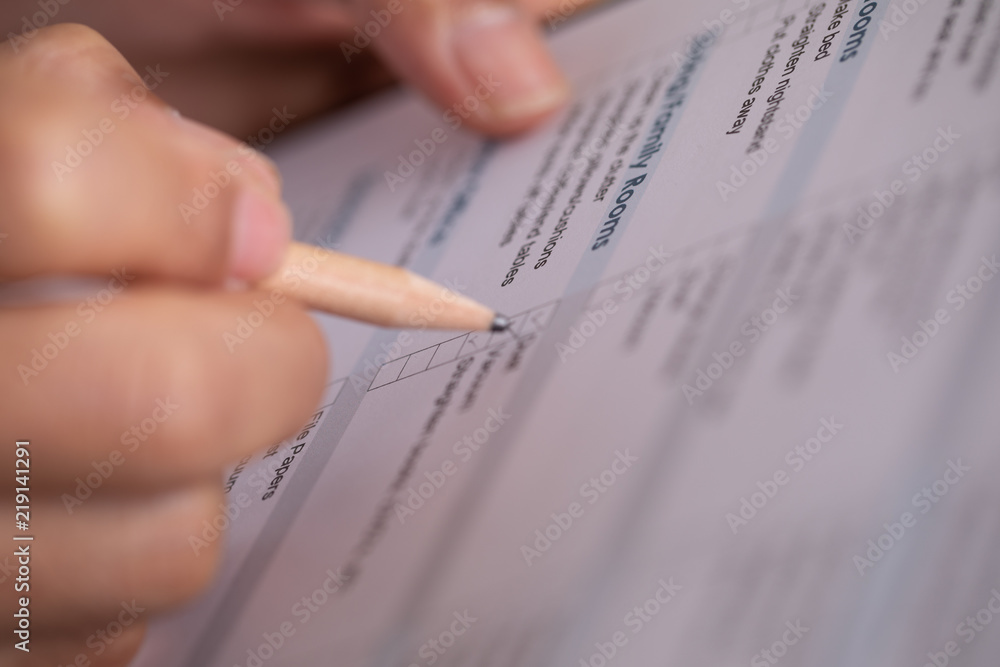 Obraz premium hand of man, checking data list on papaerwork