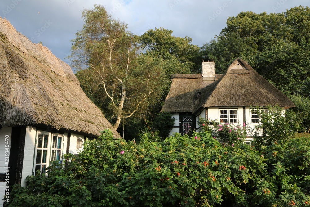 malerisches Reetdach Landhaus mit Fachwerk malerisches Reetdach Landhaus mit Fachwerk