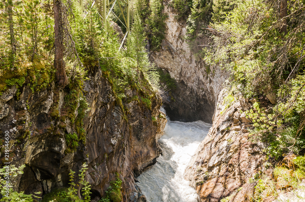 Zermatt, Gornerschlucht, Schlucht, Bergbach, Gletscherwasser, Alpen, Wallis, Wanderweg, Wald, Sommer, Schweiz