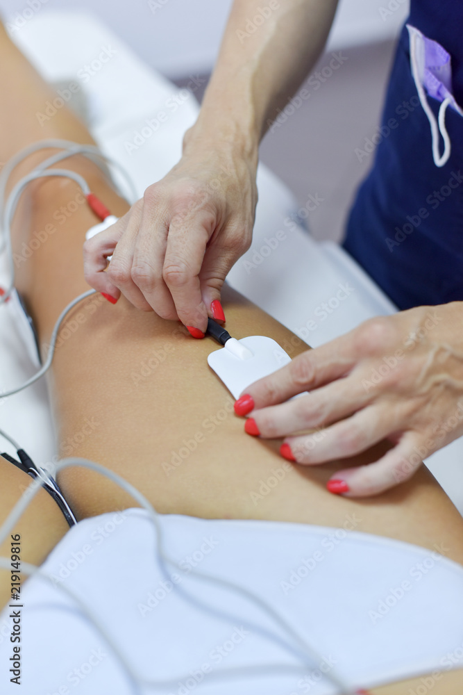 Treatment with electro stimulation Treatment with electro stimulation