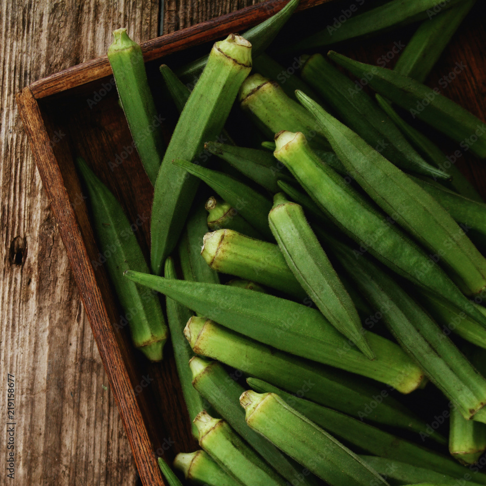 Obraz premium preparing fresh okra vegetables
