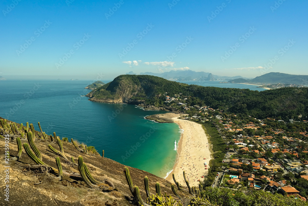 Paradisiac beach in Rio de Janeiro - Praia vista de cima (Itacoatiara - Niterói)