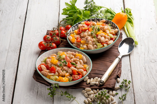 salad with tuna cannellini beans pepper and tomatoes