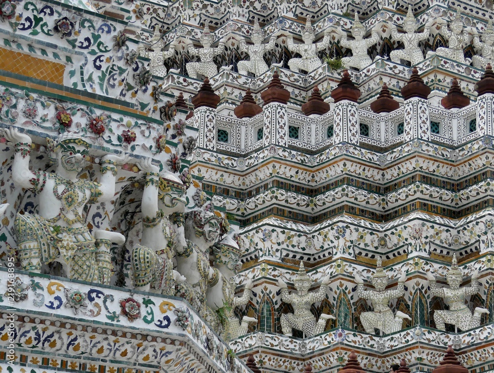 carved temple - Wat Arun Ratchawaram 