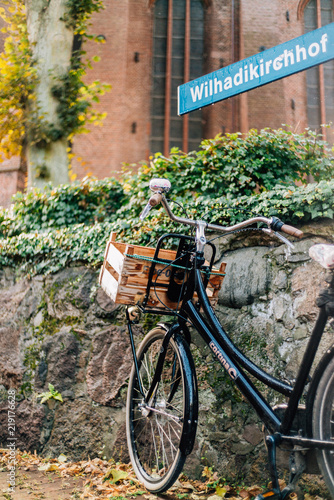 Vintage Fahrrad in der Altstadt von Stade photo