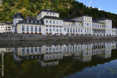 Spiegelungen in der Lahn in Bad Ems