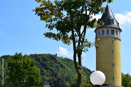 gelber Quellenturm photo