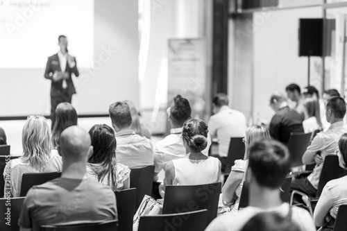 Cuadro en lienzo Speaker giving a talk in conference hall at business event