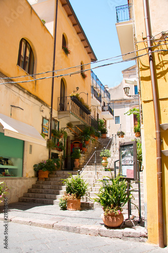 Fototapeta Naklejka Na Ścianę i Meble -  street of Taormina, Italy