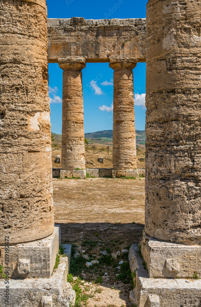 Φωτογραφία The Temple of Venus in Segesta, ancient greek town in Sicily, southern Italy