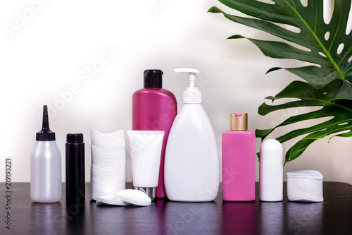 spray dispenser tube paint hair deodorant gel sponge vata table leaves green monstera white blue pink shampoo black