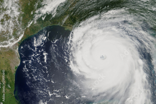 Hurricane Katrina heading towards New Orleans, Louisiana in 2005 - Elements of t фототапет